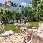 3 Bedroom Cozy In Ferienhaus Ližnjan