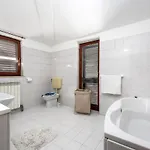 3 Bedroom Cozy In Ližnjan