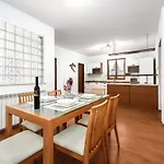 3 Bedroom Cozy In *