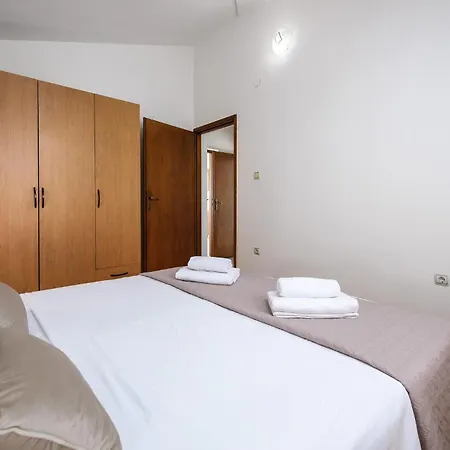 Ferienhaus 3 Bedroom Cozy In Ližnjan