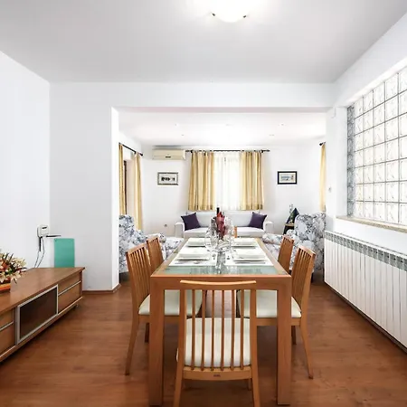 3 Bedroom Cozy In *